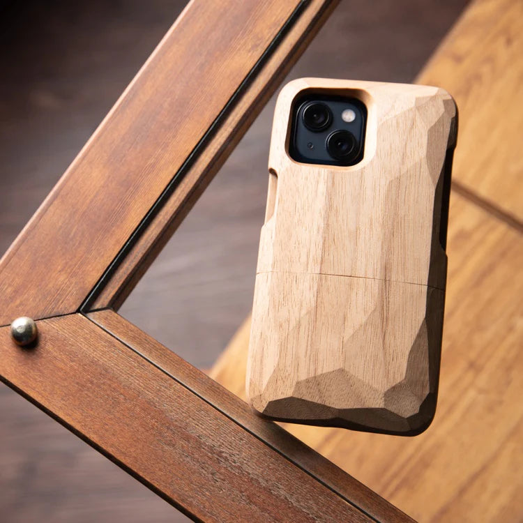 飛騨高山の伝統工芸技術を施した、アートを纏うスマホケース「Real Wood Case」