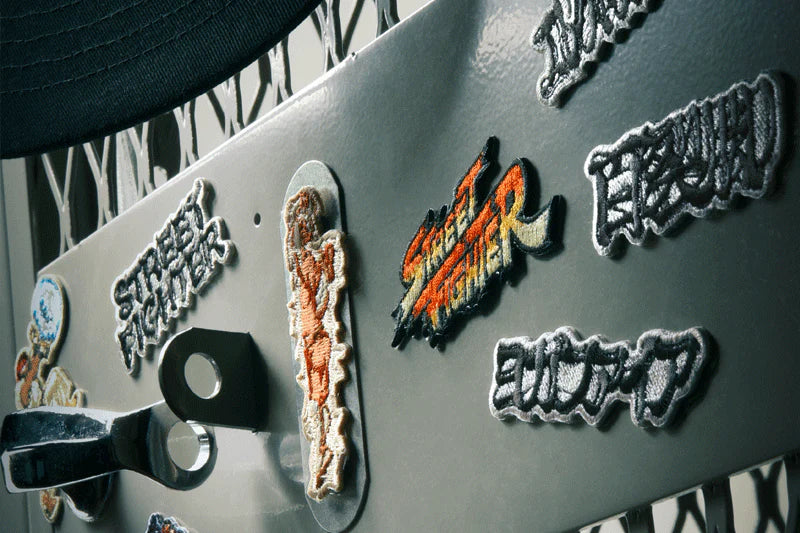 みんな大好き『ストリートファイター』の刺繍ワッペンをご紹介します。お馴染みのロゴから各キャラクターの必殺技名まで。好きなアイテムに付けて楽しみましょう。