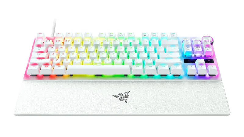 白色キーボードでスタイリッシュなデスク環境を演出しよう