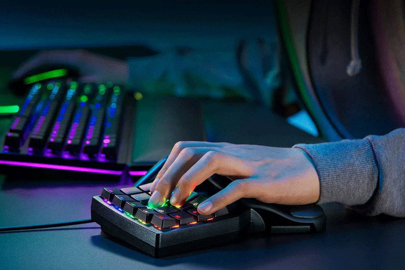 【PCゲーマー必見】左手用キーボードとは?使い方、買うべき人をわかりやすく解説します