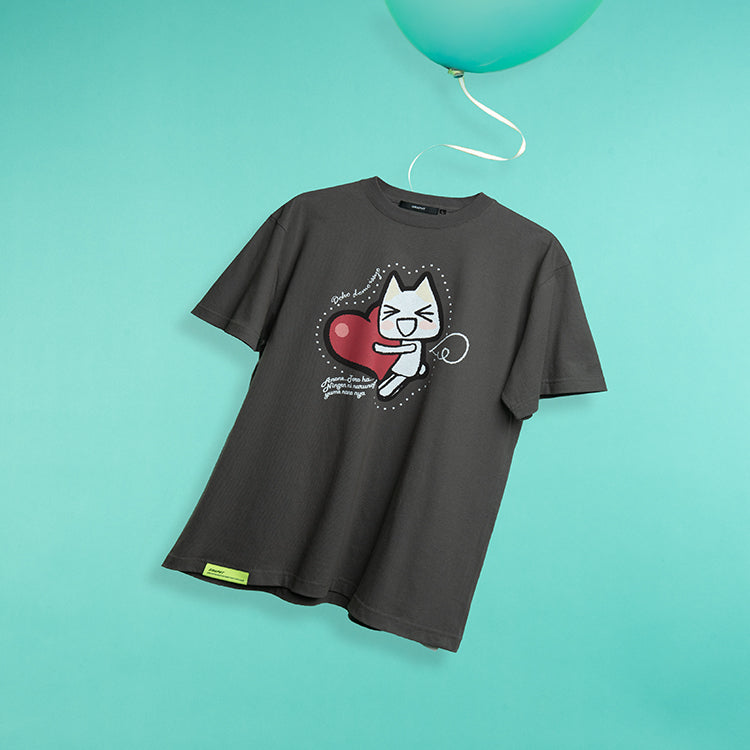 【予約受付中】どこでもいっしょ プリントTシャツ (どこでもいっしょ トロ/ハート) ヘイジーブラック thumbnail 4