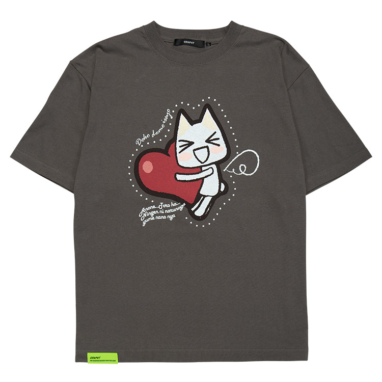 【予約受付中】どこでもいっしょ プリントTシャツ (どこでもいっしょ トロ/ハート) ヘイジーブラック thumbnail 1