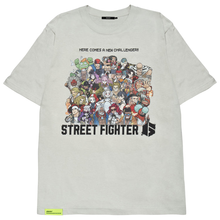 【予約受付中】ストリートファイター プリントTシャツ (ストリートファイター6 YEAR3）グレージュ
